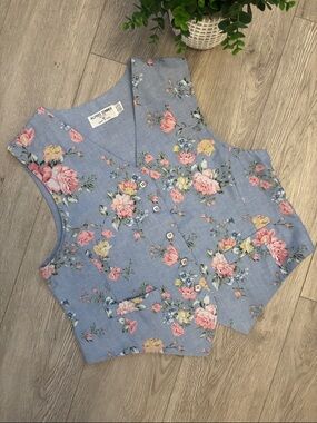 Vintage 90s cottagecore prairie Alfred Dunner Blue Floral Button-Front Vest